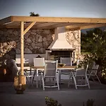Onore Villa, With Heated Pool & Signature Design, By Thinkvilla Villa Gaitani