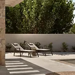 Onore Villa, With Heated Pool & Signature Design, By Thinkvilla *