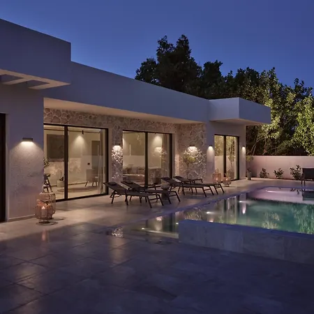 Onore Villa, With Heated Pool & Signature Design, By Thinkvilla וילה Gaitani