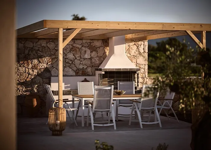 Onore Villa, With Heated Pool & Signature Design, By Thinkvilla Вилла Gaitani