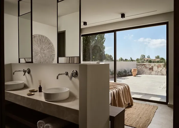 Onore Villa, With Heated Pool & Signature Design, By Thinkvilla וילה