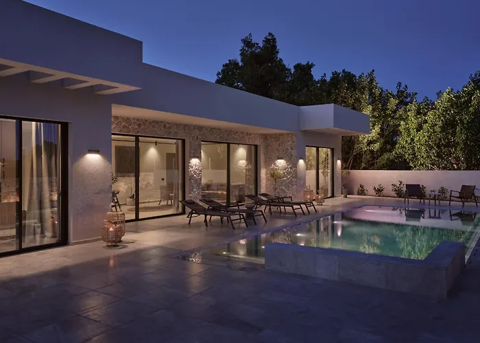 Onore Villa, With Heated Pool & Signature Design, By Thinkvilla Вилла Gaitani