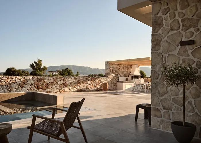 Onore Villa, With Heated Pool & Signature Design, By Thinkvilla Gaitani